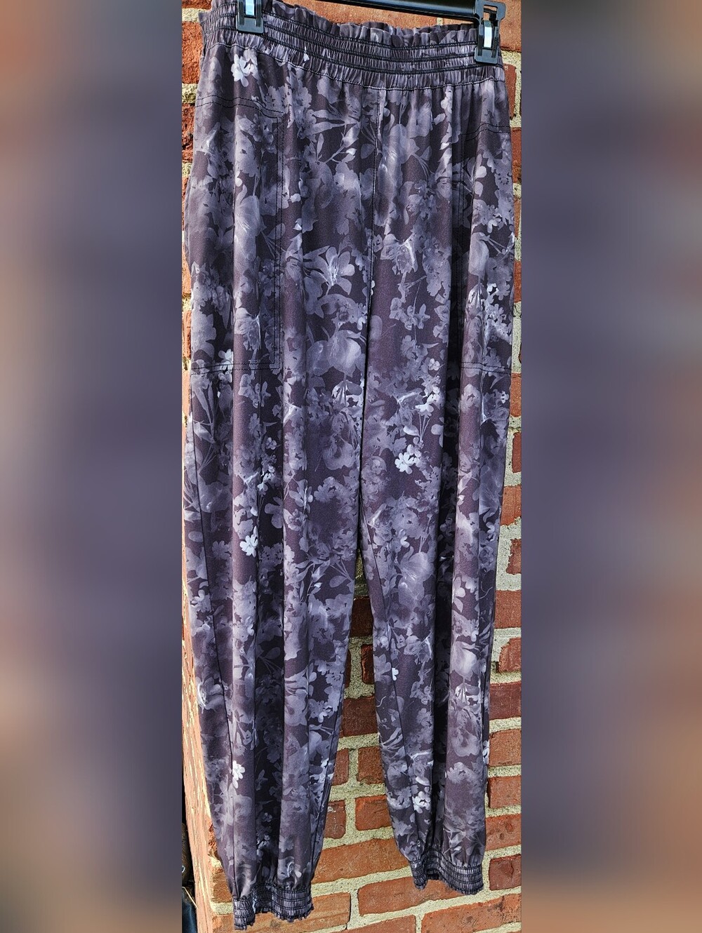Athleta Savannah Jogger Gray Floral Print Pants 34" W × 30" Inseam (Rrh)